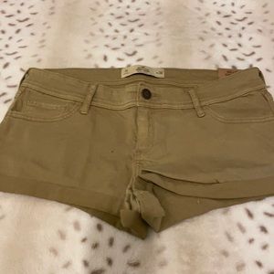 Short Hollister size 11